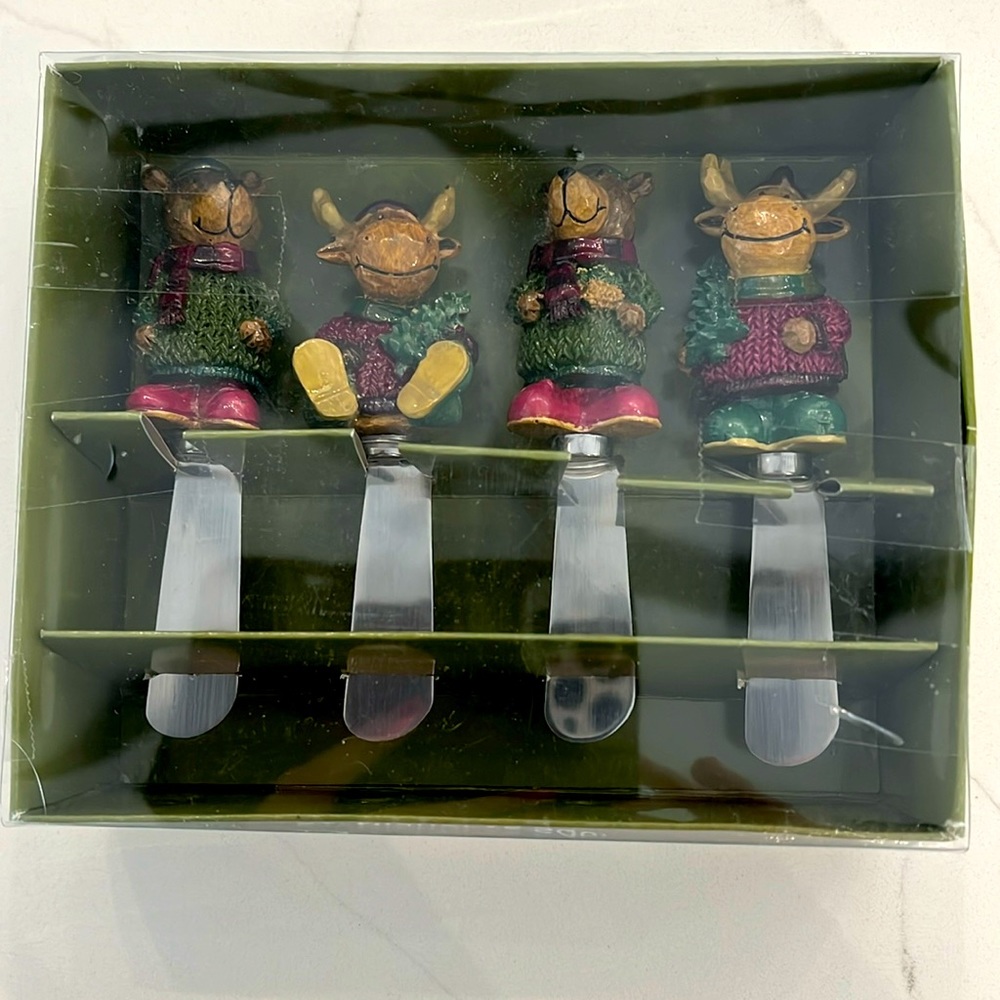SET OF 4 ST. NICHOLAS SQUARE
HEARTLAND CHEESE SPREADERS -
MOOSE & BEAR